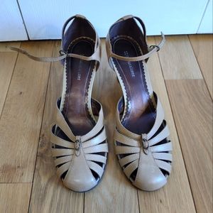 Naturalizer Tan Beige Wedge leather Sandals, Size 10, very good condition.